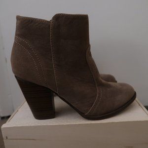 Brekelle Faux Suede Taupe/Tan Ankle Boots